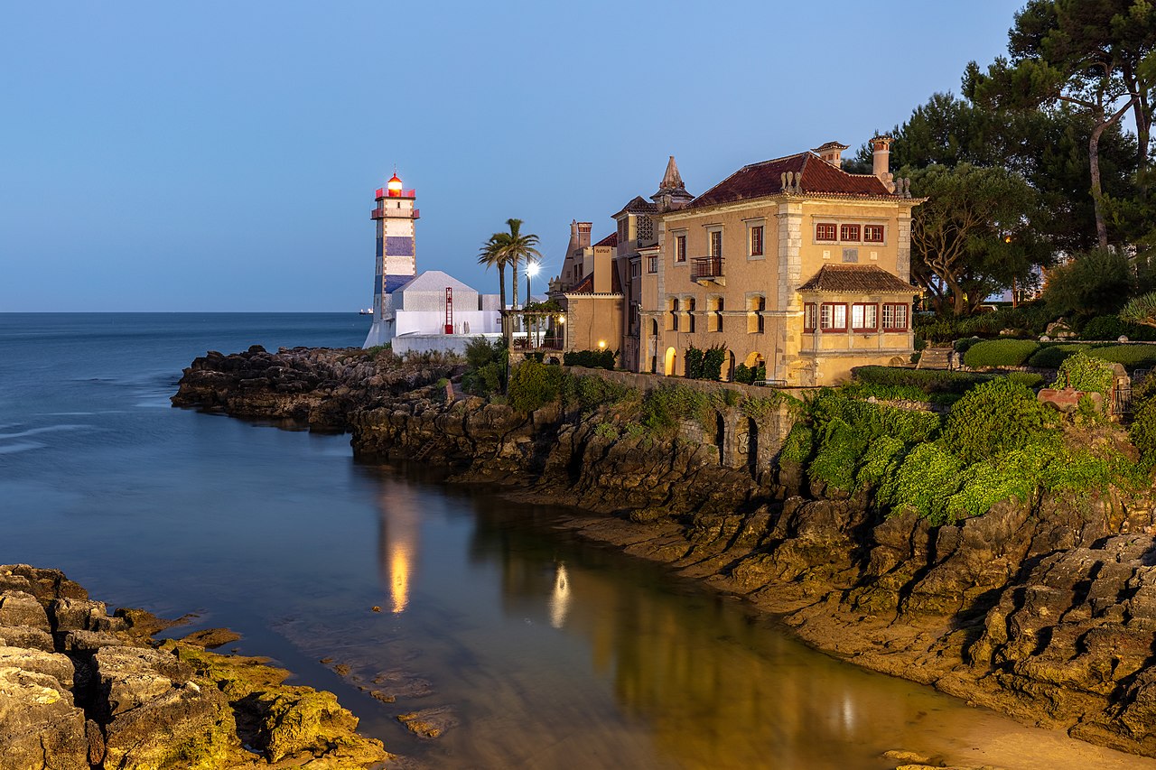 Faro de Santa Marta e il lungomare